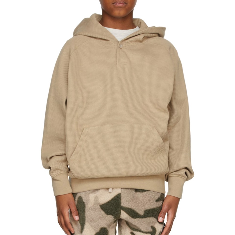 FEAR OF GOD ESSENTIALS 
Kids Tan Waffle Henley Hoodie